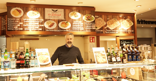 Gastronom Ali Nejat Nouei in seinem Imbiss