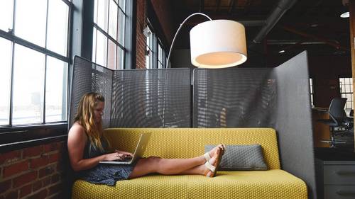 Freelancerin in Coworking-Space