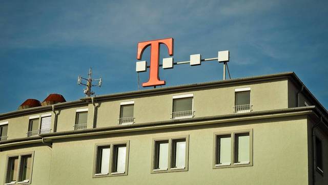 Telekom-Logo auf Gebäude Telekom-Logo auf Gebäude