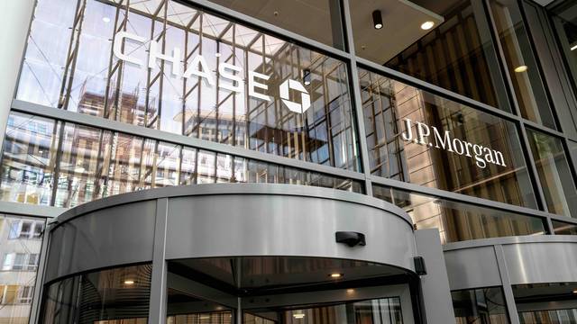 Haupteingang eines Chase-Standorts Chase von J.P. Morgan startet in Deutschland mit einem Tagesgeld-Angebot