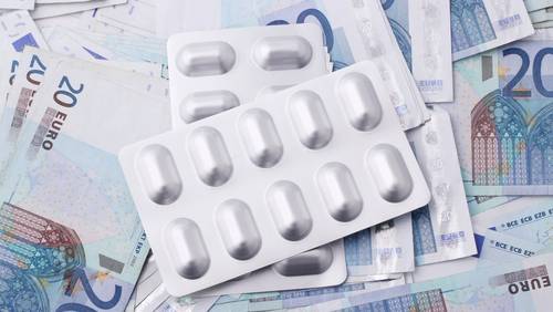 Tabletten-Blister auf 20-Euro-Scheinen