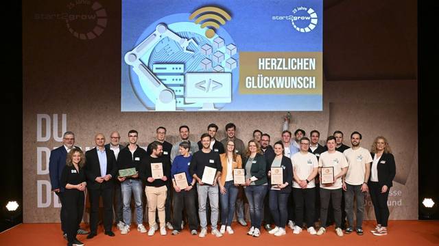Gewinner des start2grow-Gründerwettbewerbs 2025/26 bei der Preisverleihung in Dortmund