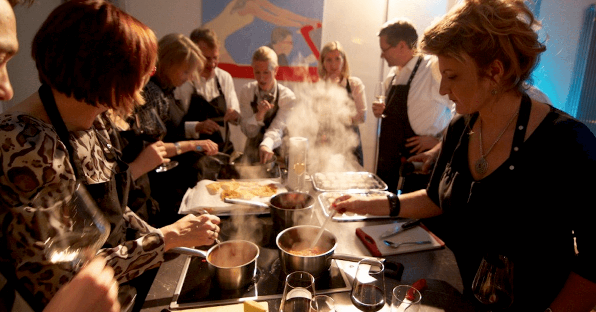 Kochen als Teamevent - mit anschließender Küchenparty (Foto: kochatelierfrankfurt.de)